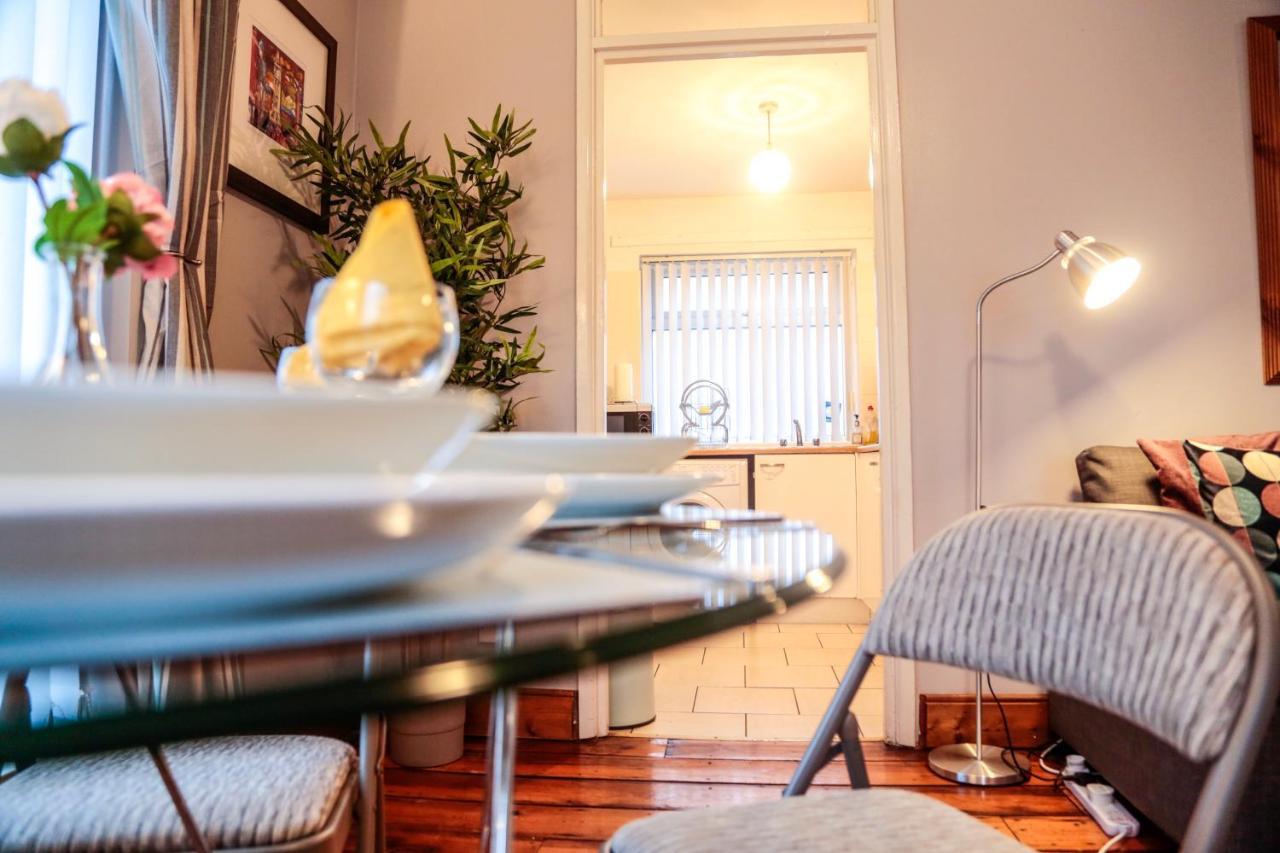 Perfect Central City Location - Parking - 3 Beds - 2 Bedrooms Belfast Extérieur photo