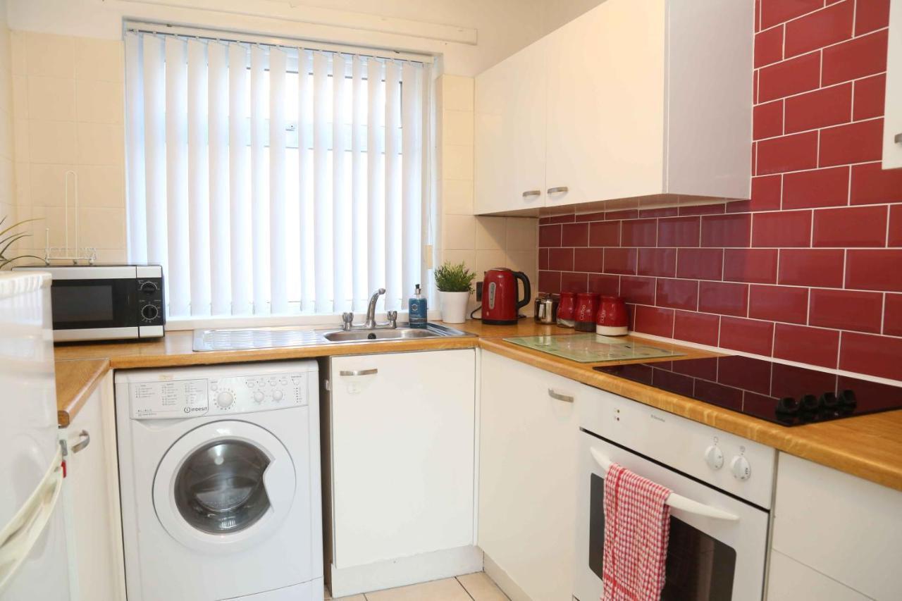 Perfect Central City Location - Parking - 3 Beds - 2 Bedrooms Belfast Extérieur photo