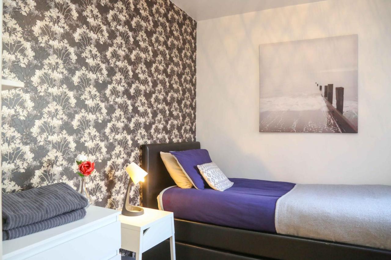 Perfect Central City Location - Parking - 3 Beds - 2 Bedrooms Belfast Extérieur photo